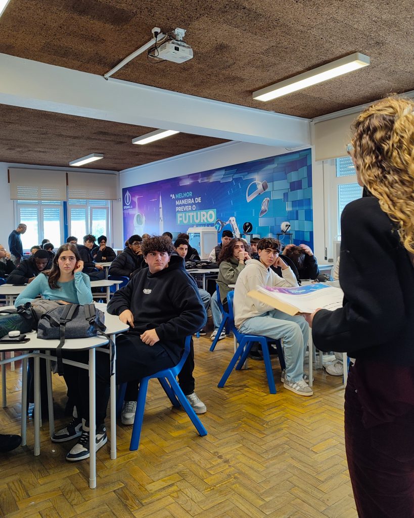 Academia STEAM Premia Inclusão Digital em Escola da Amadora